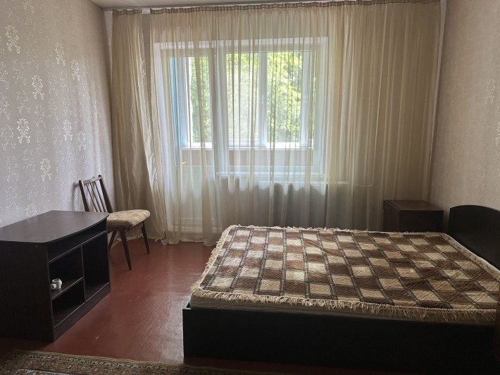 Сдам комнату с балконом,метро Харьковская-4000грн,женщине - фото 1