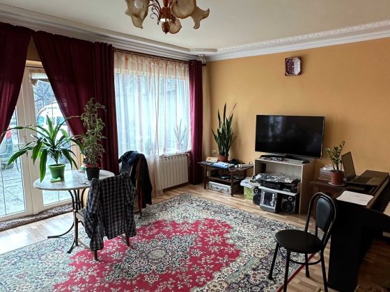 Продаж 6-ти кімнатного будинку, по вул. Горіхівська (середина). Черновцы