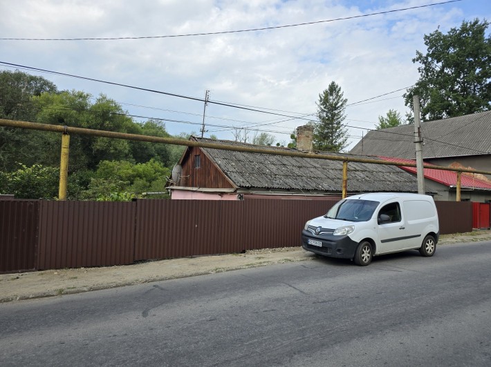 Продам землю із будинком не далеко від Університету ЧНУ. - фото 1
