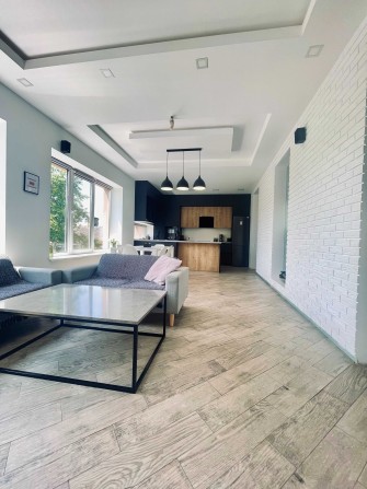 Продам просторий окремий будинок з гаражем! Біля 18 ЗОШ - фото 1