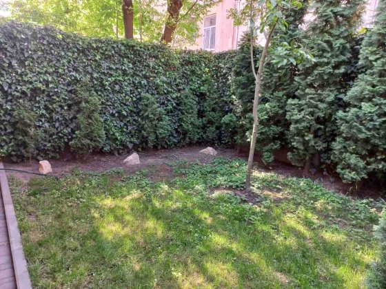 Пів особняка в історичній частині міста, свій двір Чернівці