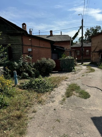 Частина будинку, центр, власне подвірʼя - фото 1