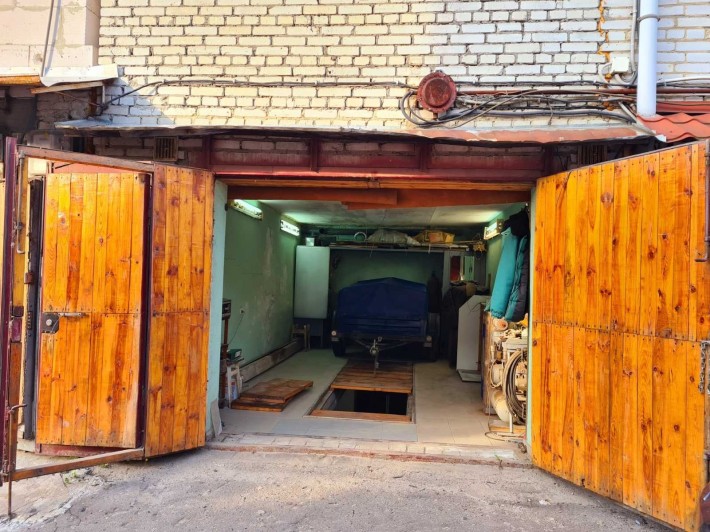 Продаж гараж в кооперативі, цегляний 39 кв.м. ближній центр, Єрошенка - фото 1