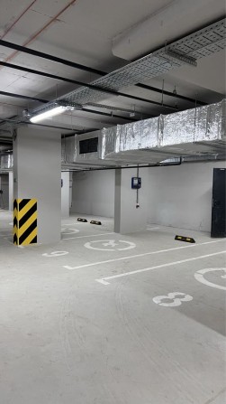 Підземне паркомісце з зарядною станцією для електромобілів, ЖК Грейт - фото 1