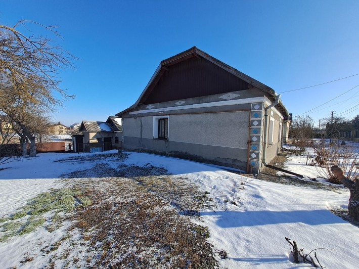 Продаж земельної ділянки з будинком у центрі Великих Гаїв - фото 1