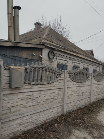Продам дом  в самом центре Новая Водолага  дом с удобствами - фото 1