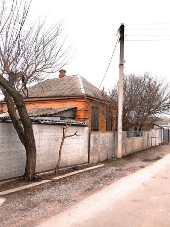 Срочно продам дом вНовой Водолаге рядом с  центром ул Морозова - фото 1
