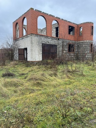 Продам коробку будинку в дуже гарному місці. - фото 1