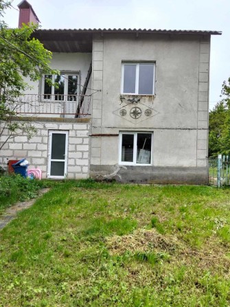 Продаж 1/2 будинку 100 кв.м. в с.Лісові Гринівці,земел.ділянка 10 сот. - фото 1