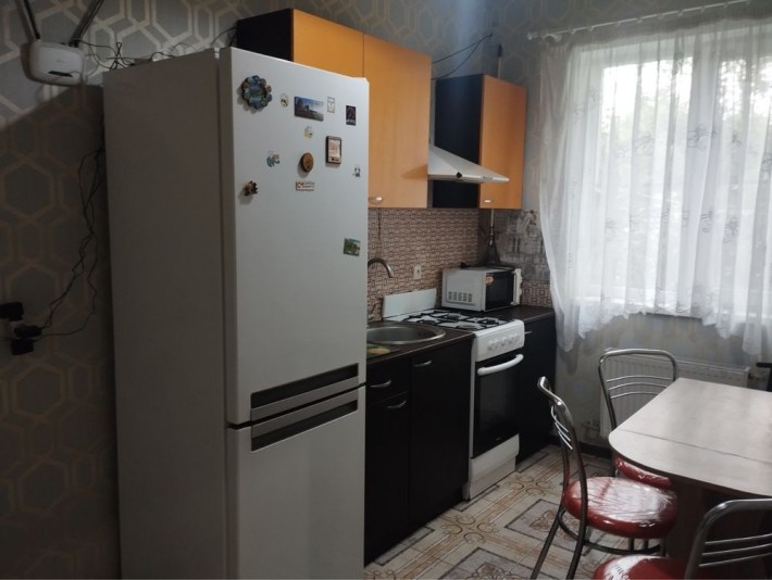 Будинок з 2 кімнатами майже в центрі,з альтанкою та парковкою - фото 1
