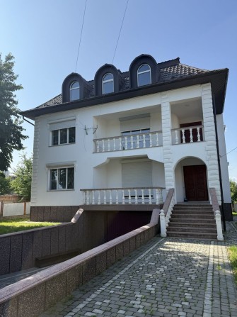 Оренда просторого будинку в затишному районі по вул. Немирівській - фото 1