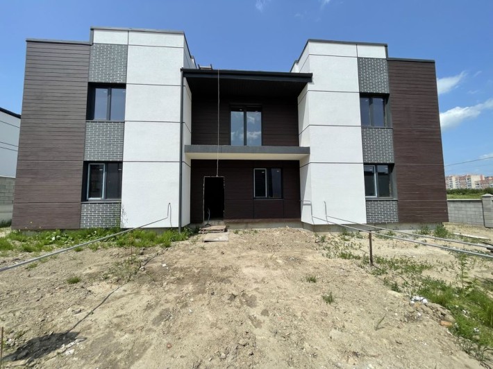 Котедж з міськими комунікаціями та асфальтованим доїздом - фото 1