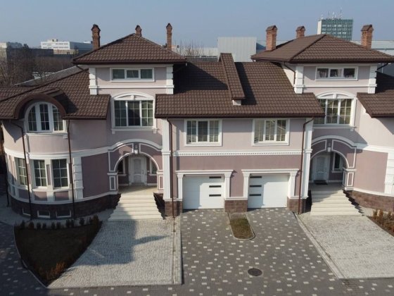 Преміальний будинок в закритому котеджному містечку з басейном Чернівці
