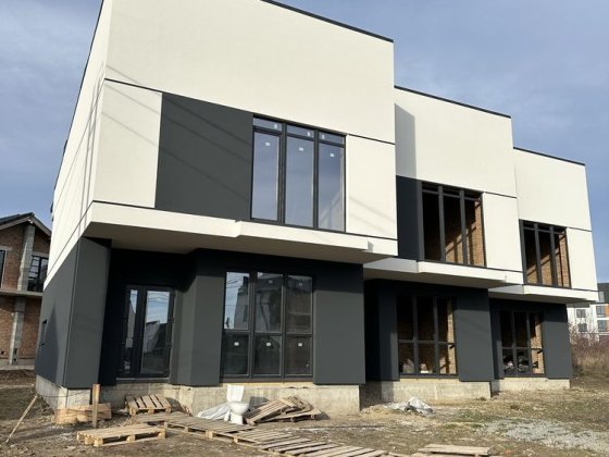 Продам котедж, Щасливе Ровно