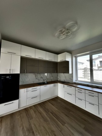 Продаж просторого будинку для сімʼї на Макарова - фото 1