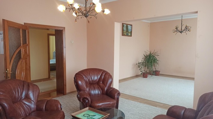 Будинок з великою ділянкою в Ужгороді - фото 1