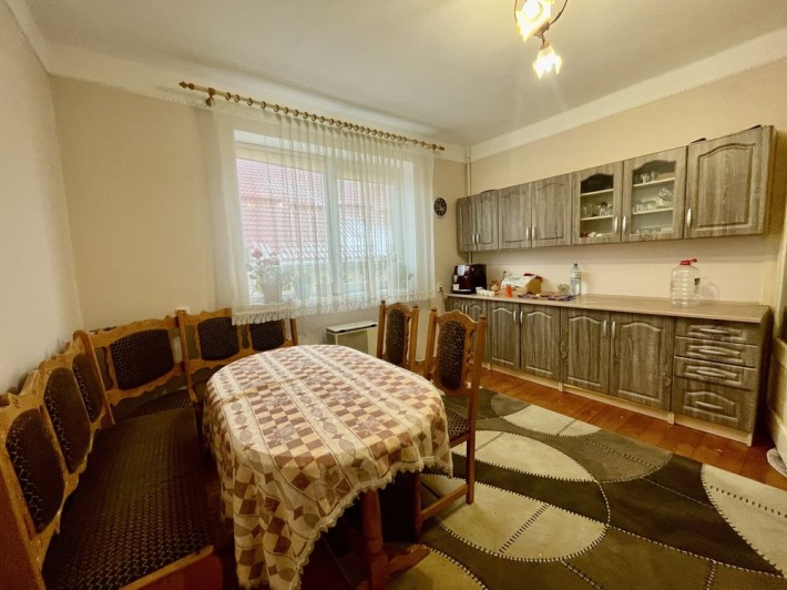Продаж будинку поруч з центром - фото 1