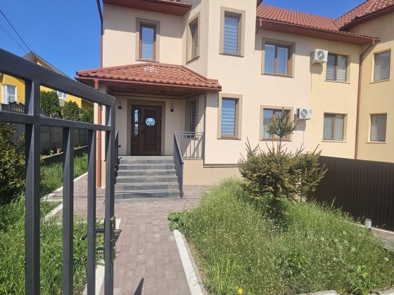 Продаж гарного Будинку Черновцы