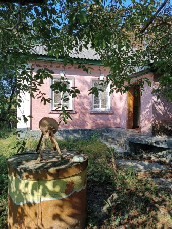 Великий цегляний будинку в Олишівці. Біля центру. - фото 1