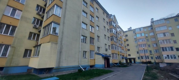 Здається велика однокімнатна квартира у містечку. - фото 1