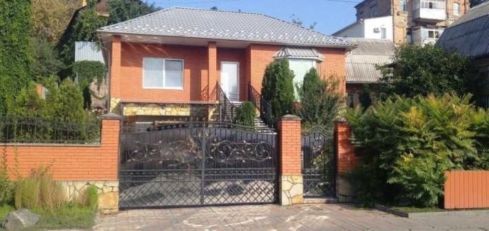 Здам в оренду будинок в центрі міста з ремонтом та мебліми, з гаражем - фото 1