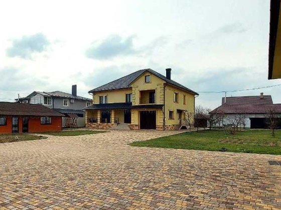 Будинок 350 м2 на 22 сотках за 10 хв ТЦ Метро та ТРЦ Буковина Молл Черновцы