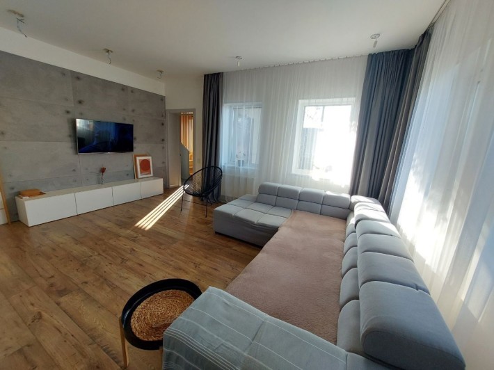 Продажа шикарного дома, Мирный. - фото 1