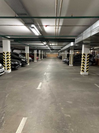 Продам ПАРКОМЕСТО машиноместо в подземном паркинге Петра Запорожца 26А - фото 1
