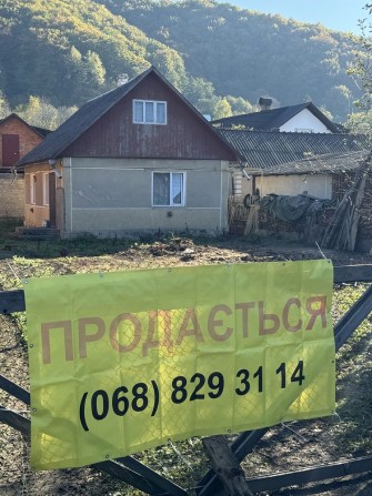 Продам  Будинок в м Вижниця та земельна ділянка 6.5 сотих землі - фото 1