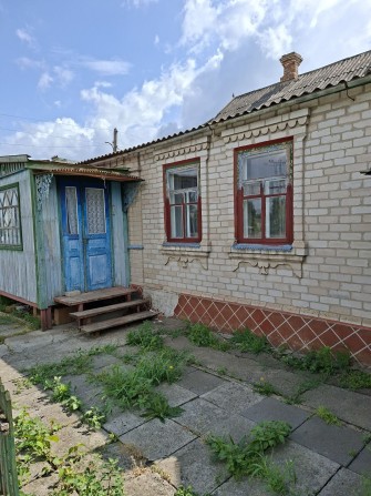 Продам 1/2 части дома г. Вольнянск  ул Запорожская 49а - фото 1