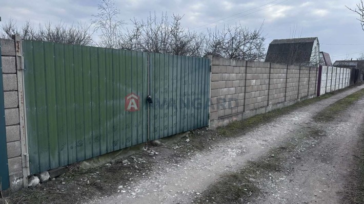 Дача біля лівого берега - фото 1