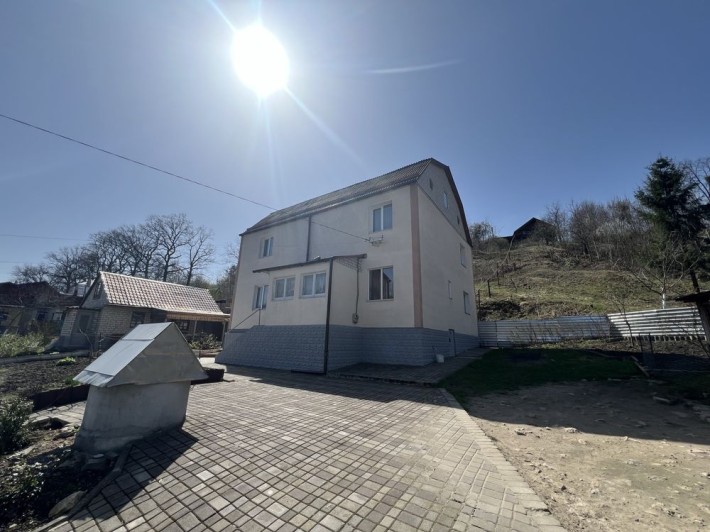 Продаж будинку в мальовничому місті для великої родини. Присутній торг - фото 1