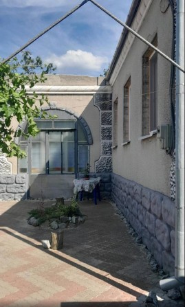 Левый берег  Анд р-н Березановка  продам  дом  Крепость 7 комнат торг - фото 1