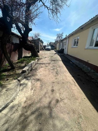 Продам частину будинку земельною ділянкою.Всі зручності.Три кімнати. - фото 1