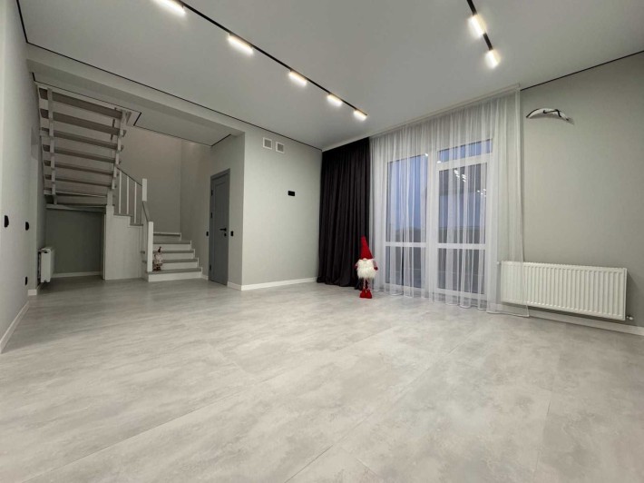 Продаж будинку з дизайнерським ремонтом - фото 1