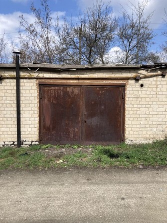 Продам капитальный гараж в г. Вольнянске - фото 1