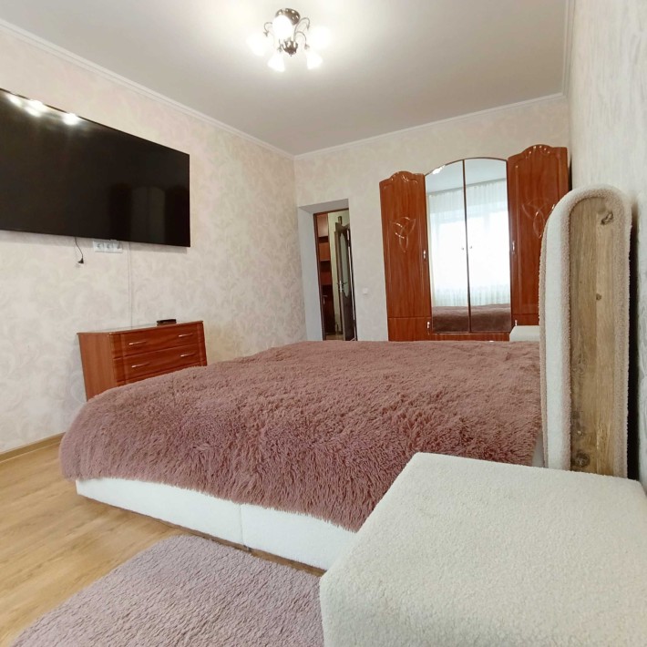 Оренда просторої 2к квартири недалеко від Костелу на Виставці - фото 1