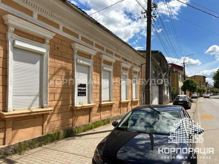 Центр! Продаж будинку з ремонтом, меблями та технікою, вул.Берчені - фото 1