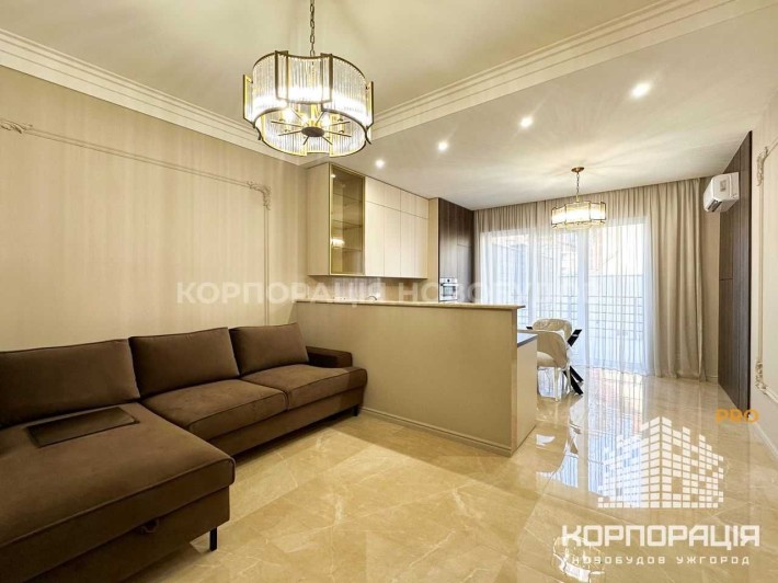 Продаж котеджу з ремонтом, меблями, технікою, гаражем, поруч Центр - фото 1