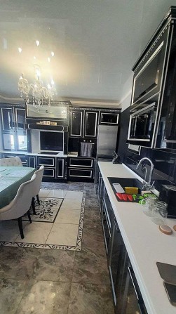 Здам трикімнатну квартиру в центрі міста. - фото 1