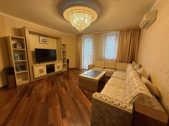 Аренда 3к квартиры в новострой.О.Яроша 22,метро Бот.Сад - фото 1