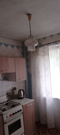 Сдам срочно 2х.комн.изолированную квартиру.мДворец Спорта. - фото 1