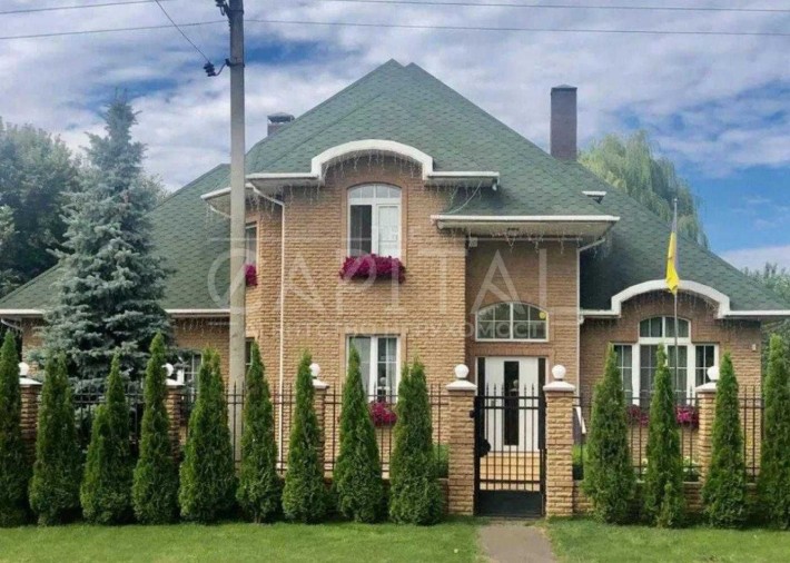 Двоповерховий котедж площею 200 м² на ділянці 12 соток - фото 1