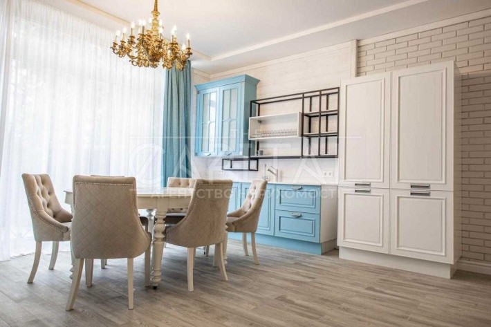 Комфортний будинок 370 м² зі СПА, каміном і великою ділянкою - фото 1