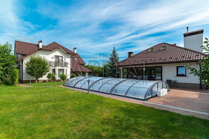 Оренда будинку 400 м² з басейном, кабінетом і кінотеатром - фото 1