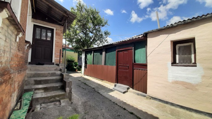 Продам частину будинку у загальному дворі - фото 1