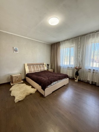 Просторий цегляний будинок біля соснового лісу - фото 1
