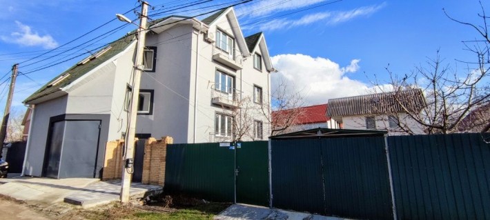 Продажа дома Осокорки, Масловка, Метро Славутич 3 км. - фото 1