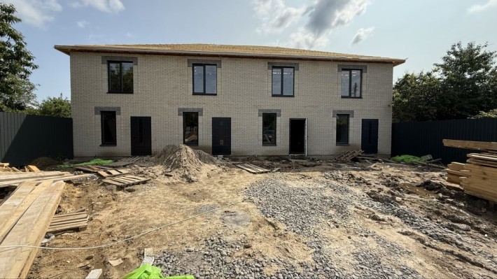 Таунхаус 85 м2 кутовий земля в місті - фото 1