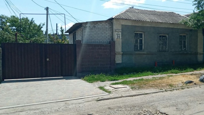 Дом, часть дома с большим подвалом ,красная линия ,под магазин,кабинет - фото 1